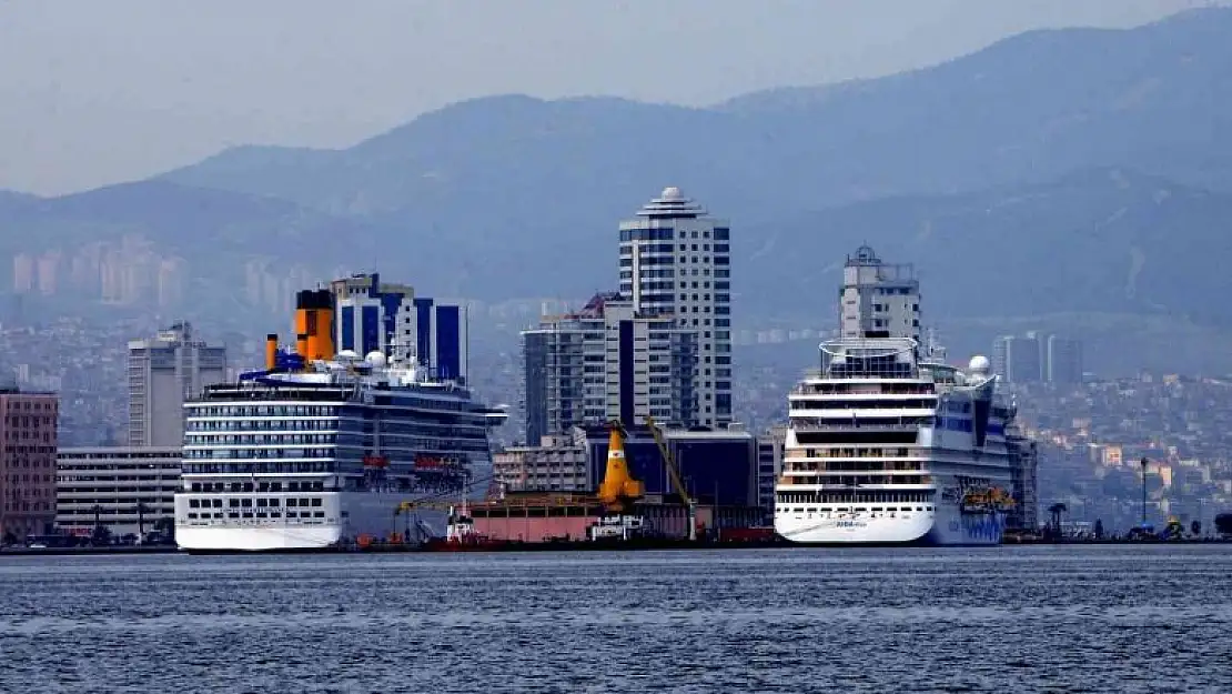 Yüzen otel İzmir Limanı'na demir atacak