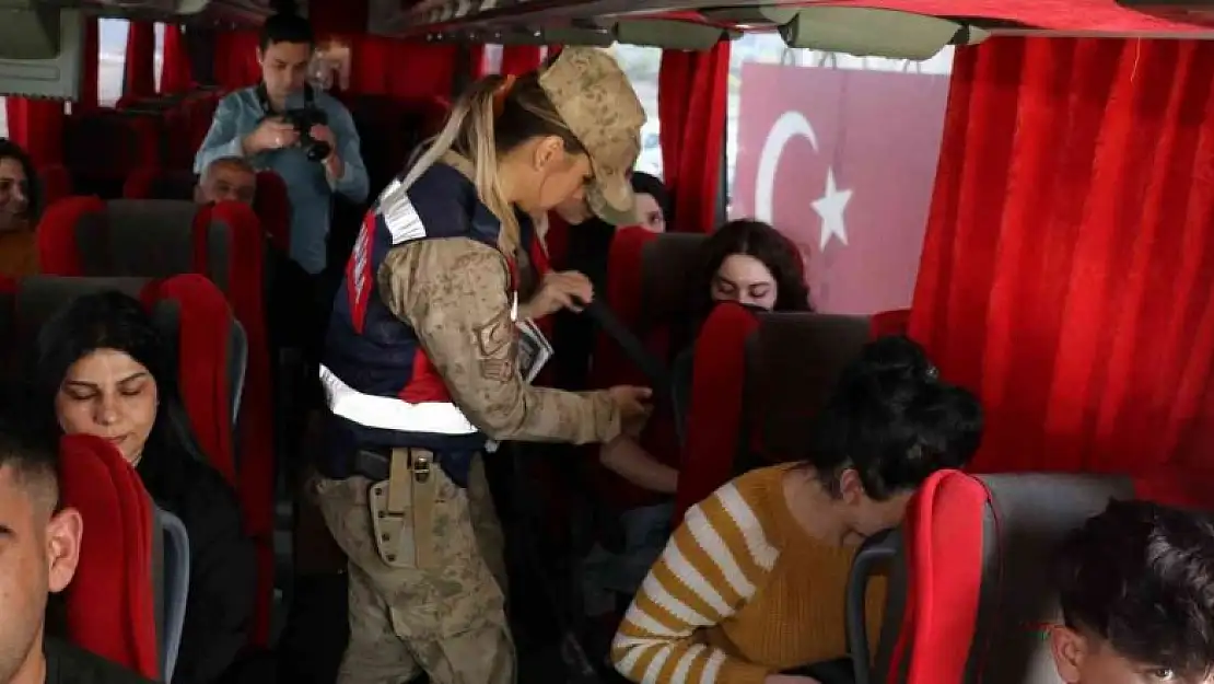 Iğdır'da bayram öncesi yolculara trafik kuralları ve emniyet kemeri uyarısı