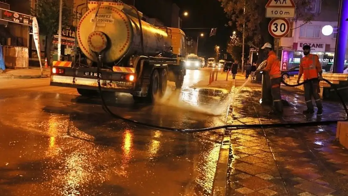 Körfez'de bayram öncesi yollar tazyikli suyla yıkanıyor