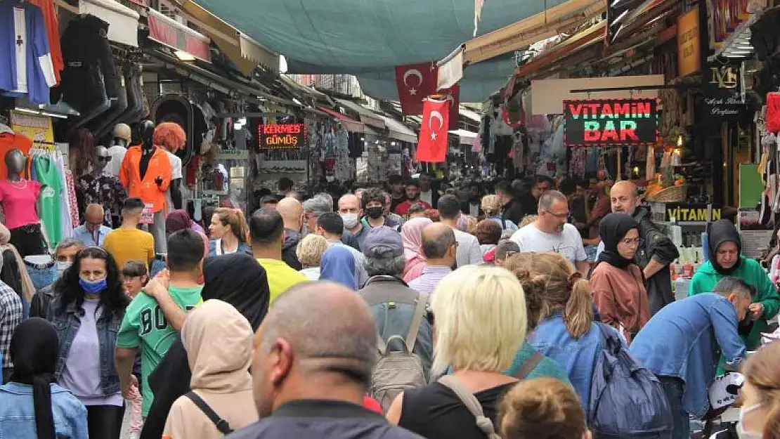 Tarihi Kemeraltı Çarşısı'nda bayram alışverişi yoğunluğu