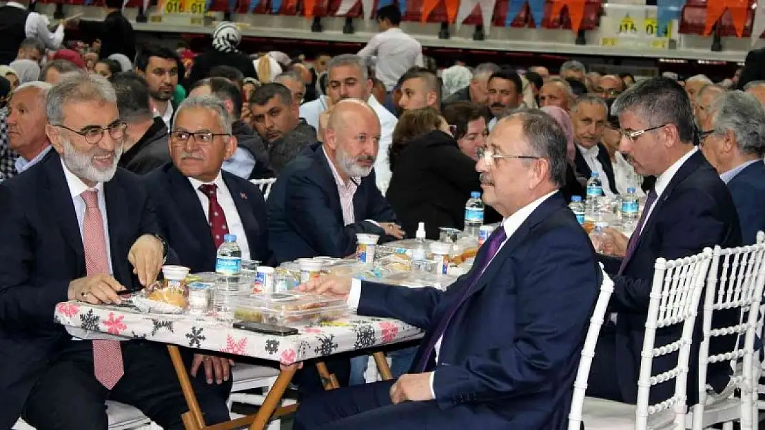 AK Partililer iftarda buluştu