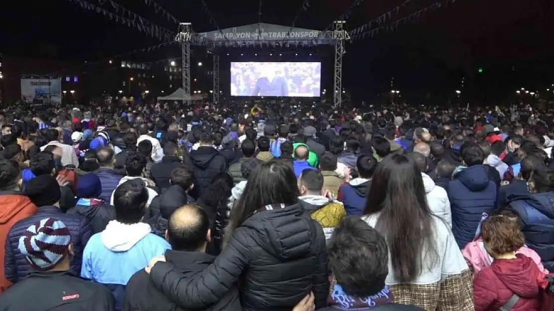 Stada giremeyen binlerce taraftar dev ekranlardan maçı izlediler