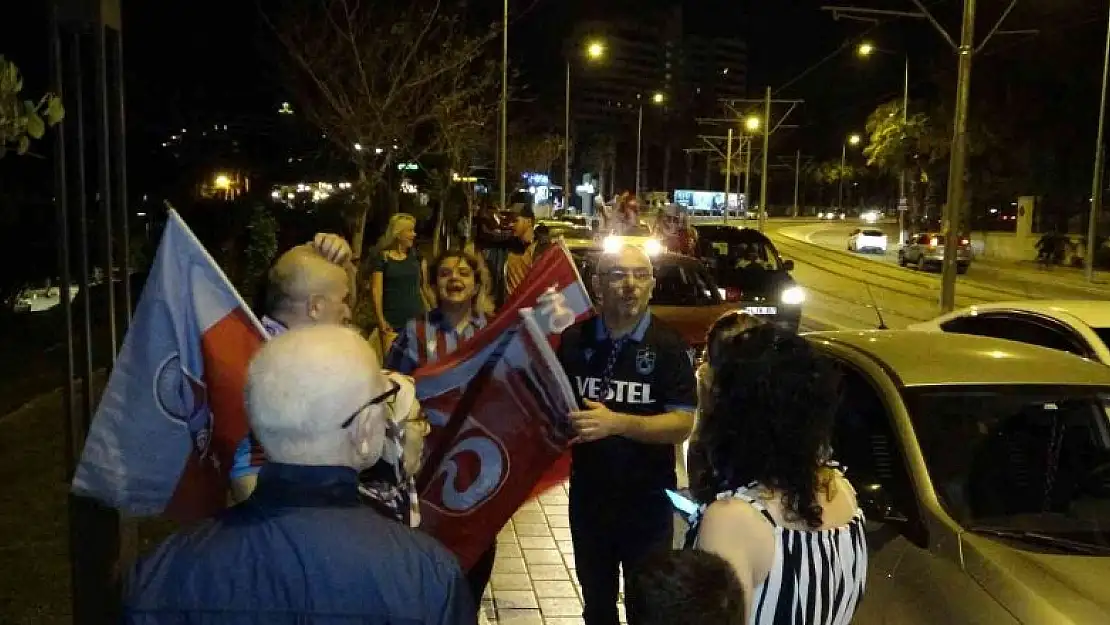 Antalya'da yaşayan Trabzonlular 38 yıl sonra şampiyonluğu kutladı