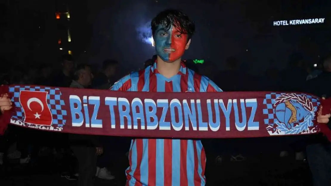 Trabzonsporlu taraftarların Ordu'da şampiyonluk coşkusu