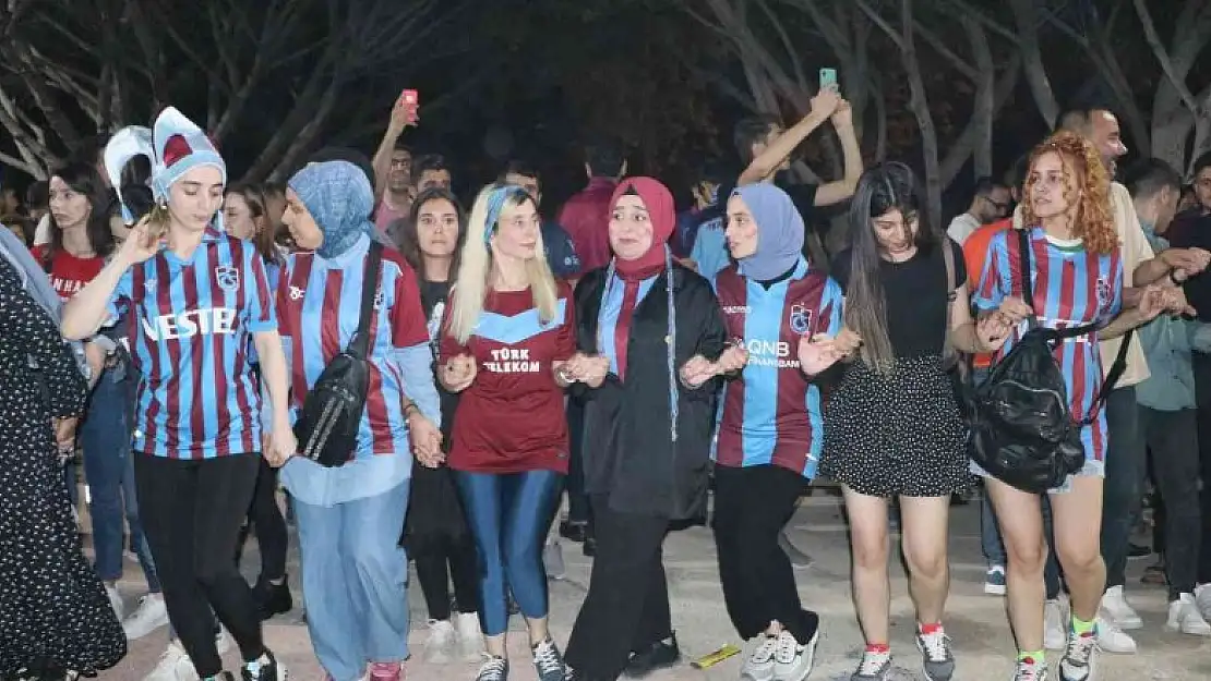 Mersin'de Trabzonspor'un şampiyonluğu coşkuyla kutlandı