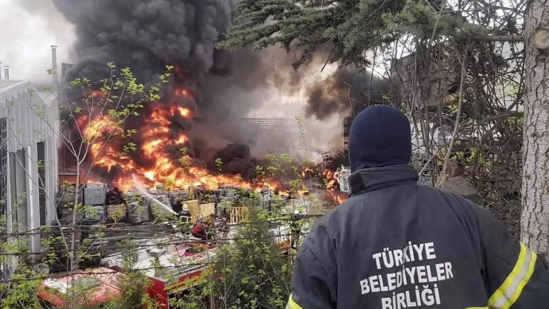 Bilecik'te lastik fabrikasında yangın