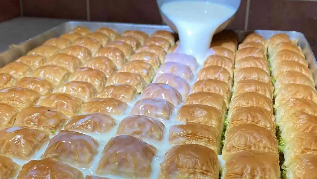 Sıcak günlere denk gelen Ramazan Bayramı'nın gözdesi soğuk baklava