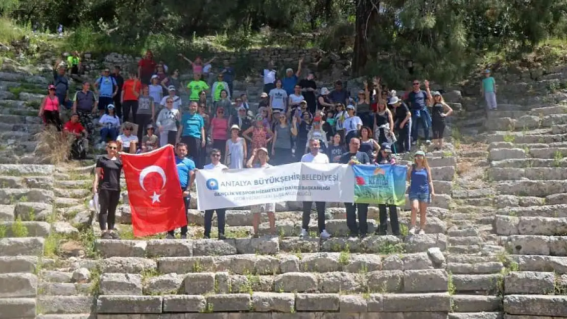 Doğaseverler tarihi Likya Yolu'nda yürüdü