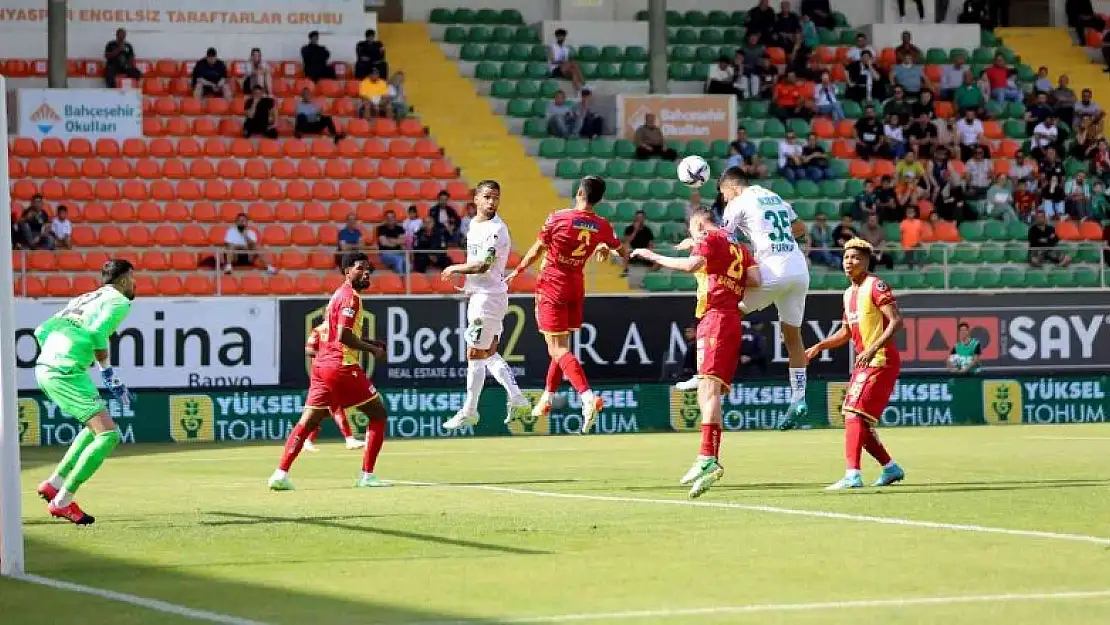 Spor Toto Süper Lig: A. Alanyaspor: 0 - Ö.K. Yeni Malatyaspor: 1 (İlk yarı)