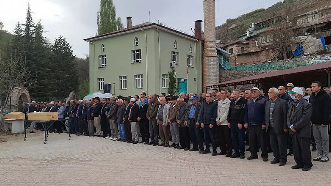 Konya'da yangında ölen anne ile oğlunun cenazesi defnedildi