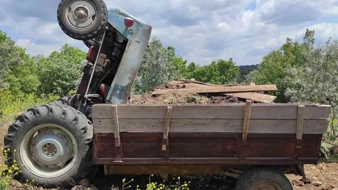 Traktörle römorku arasına sıkışan kadın yaralandı