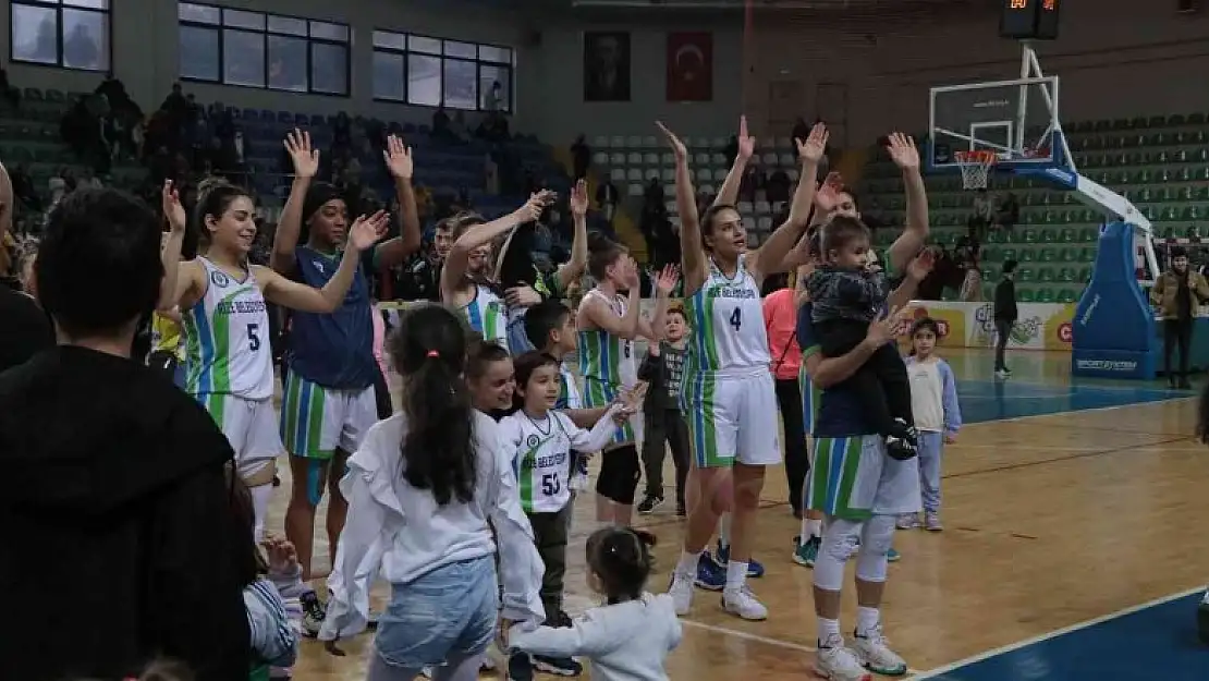 Rize Belediyespor, play-off finalinde ikide iki yaptı