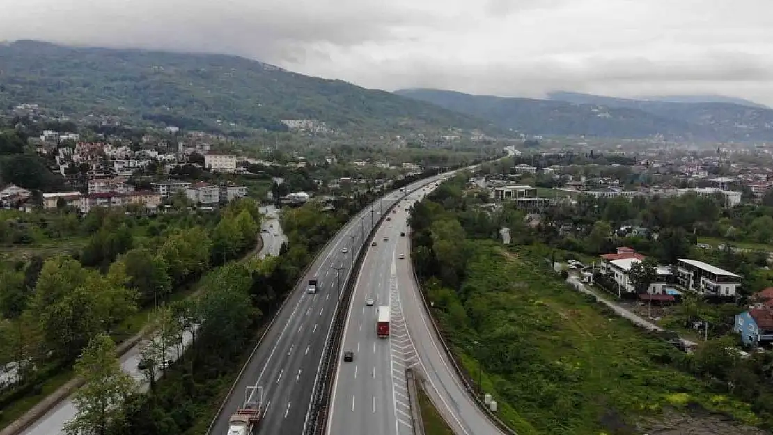 Bayram dönüşüne geçen vatandaşlar TEM'de yoğunluk oluşturdu