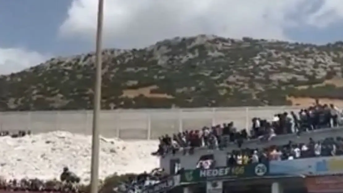 Faciadan dönülen balkon çökmesinde panik anları kamerada