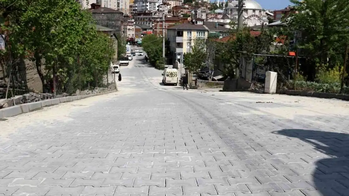 Gebze Topal Osman Ağa Caddesi, kilitli parke taşı ile yenilendi