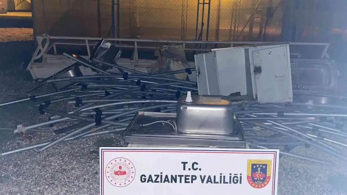 AFAD kampındaki malzemeleri gizlice satan memur tutuklandı