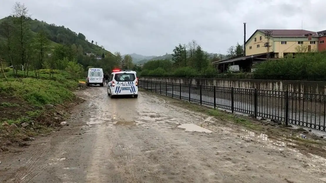 Rize'de 23 yaşındaki genç yol kenarında ölü bulundu