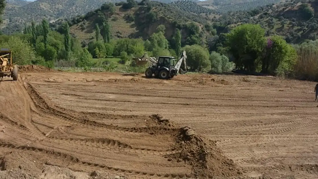 Köşklü gençler için sentetik halı saha çalışmaları başladı