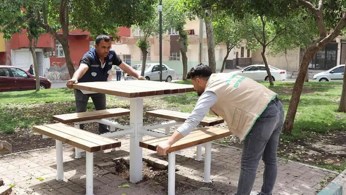 Haliliye'de parklara bahar bakımı