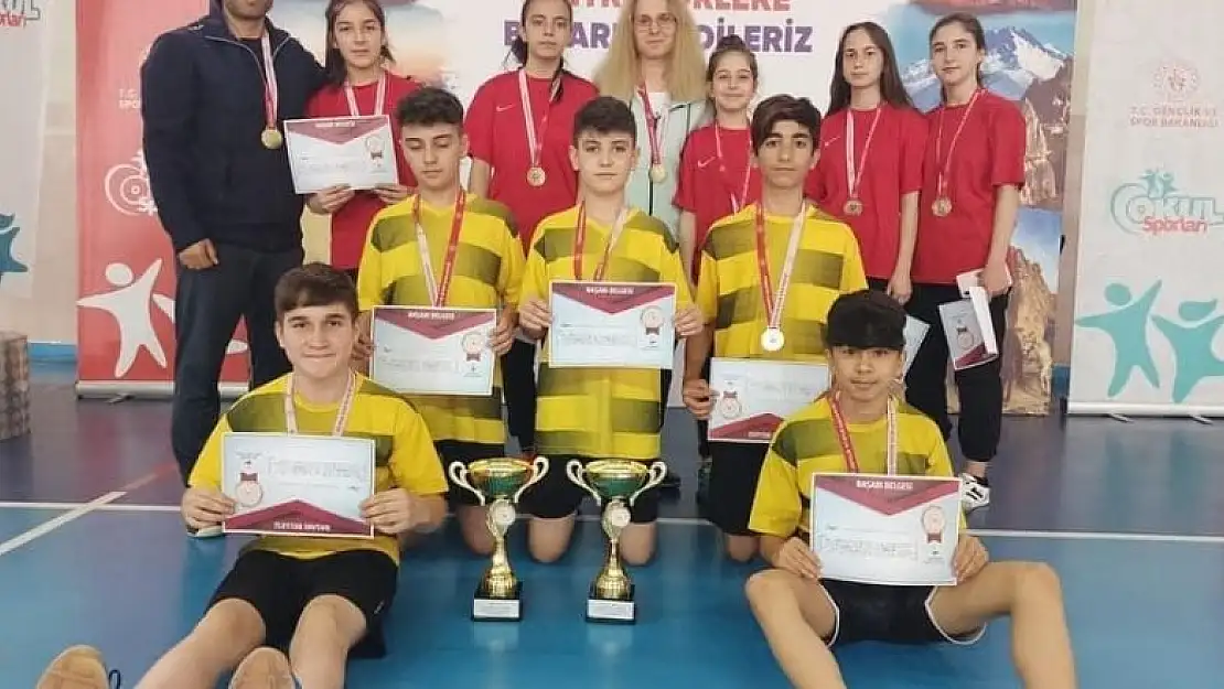 Kayseri Badminton takımları namağlup Türkiye Şampiyonası yolcusu