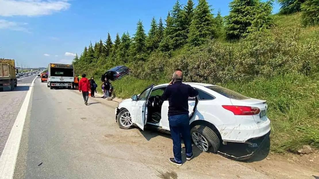 TEM'e düşen taş kazaya sebep oldu: 2 yaralı