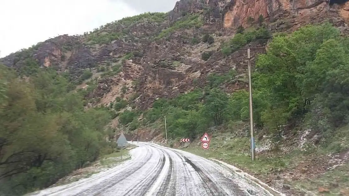 Dolu, Tunceli-Erzincan karayolunu beyaza bürürdü