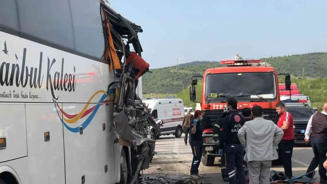 Bursa'da hafriyat kamyonu yolcu otobüsüne çarptı: 1 ölü 6 yaralı