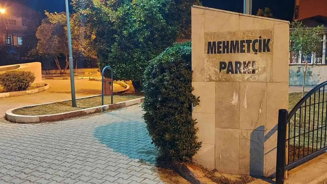 Parkta bıçaklı kavga: 1 ölü