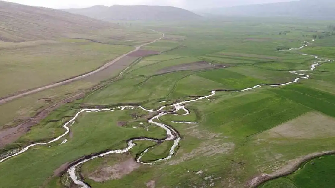 Gölbaşı beldesindeki menderesler görsel şölen sunuyor