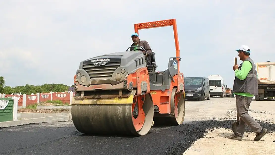 Bozulan ve deforme olan mezarlık yolu yenilendi