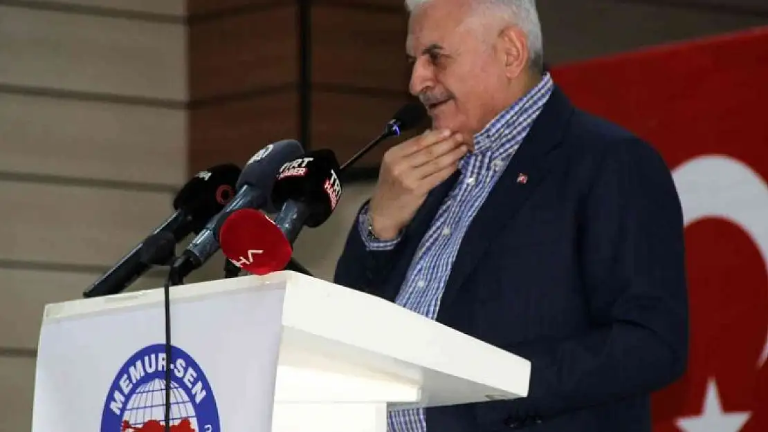 Binali Yıldırım'ın esprili 'aksakallı' anlatımı