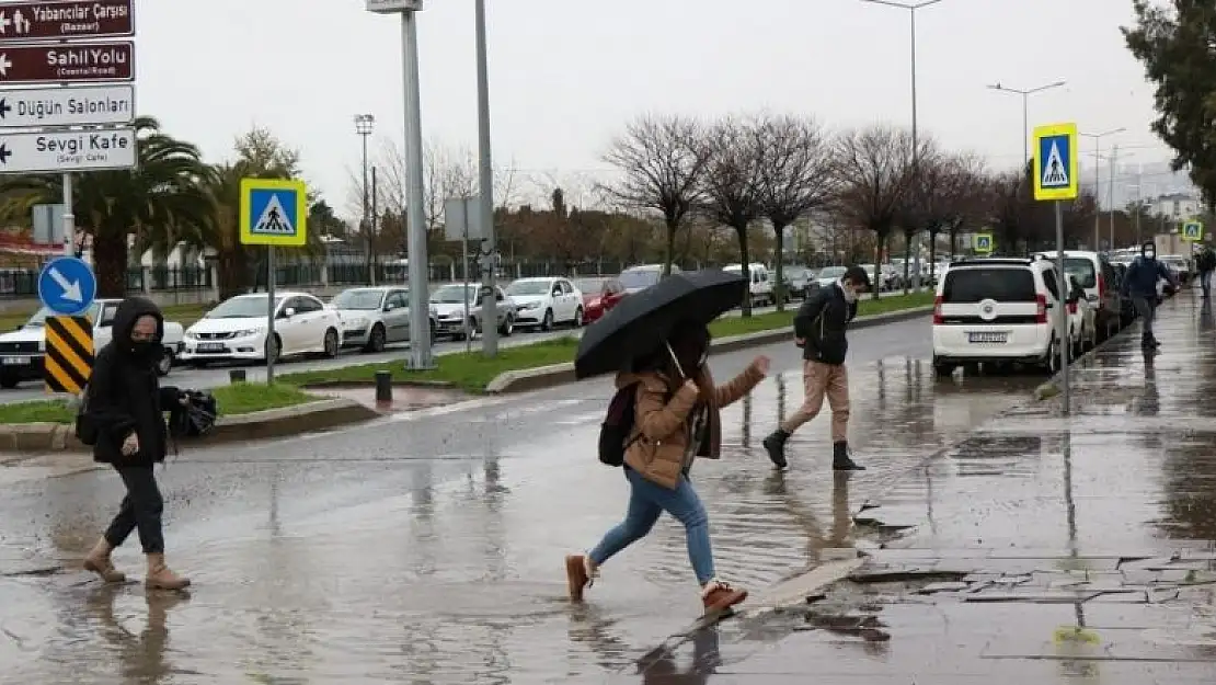 Samsun'un merkez ilçelerine 48 saatte 111,9 kilo yağış düştü