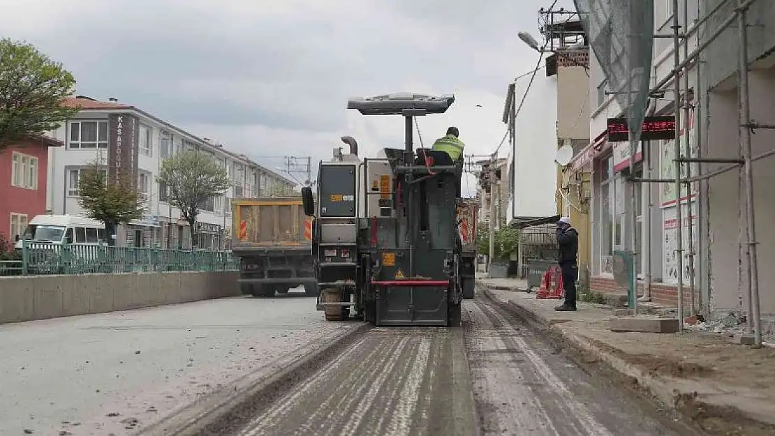 Şehrin farklı noktalarında asfalt çalışması