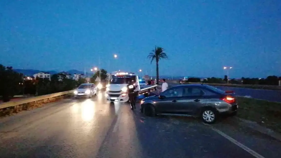 Arkadan çarptığı otomobil, refüjden atlayıp karşı şeride geçti