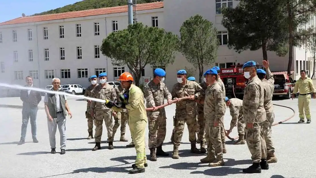 Komandolara yangın eğitimi