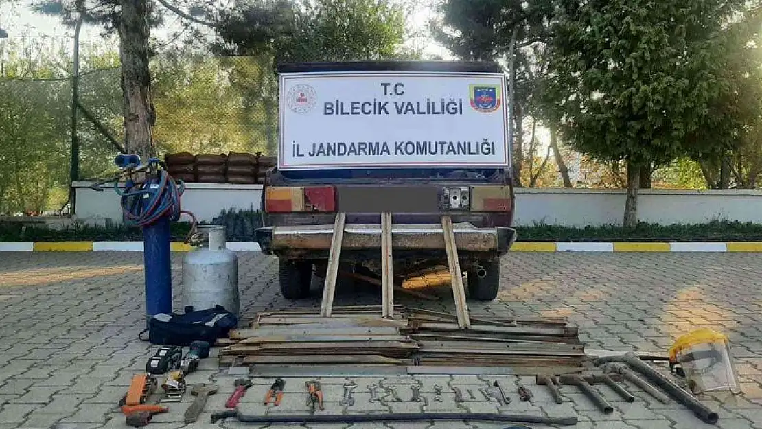 Hurda demirleri çalan hırsızlar yakandı