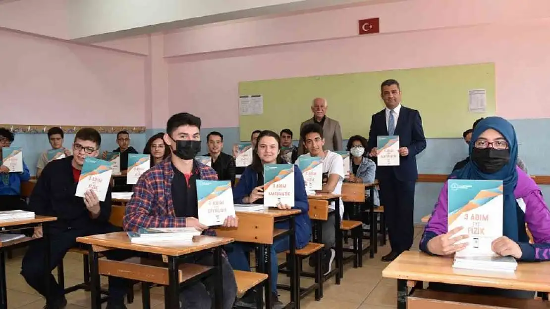 Denizli'de 127 bin kaynak kitap sınava hazırlanan öğrencilere ulaştırılıyor