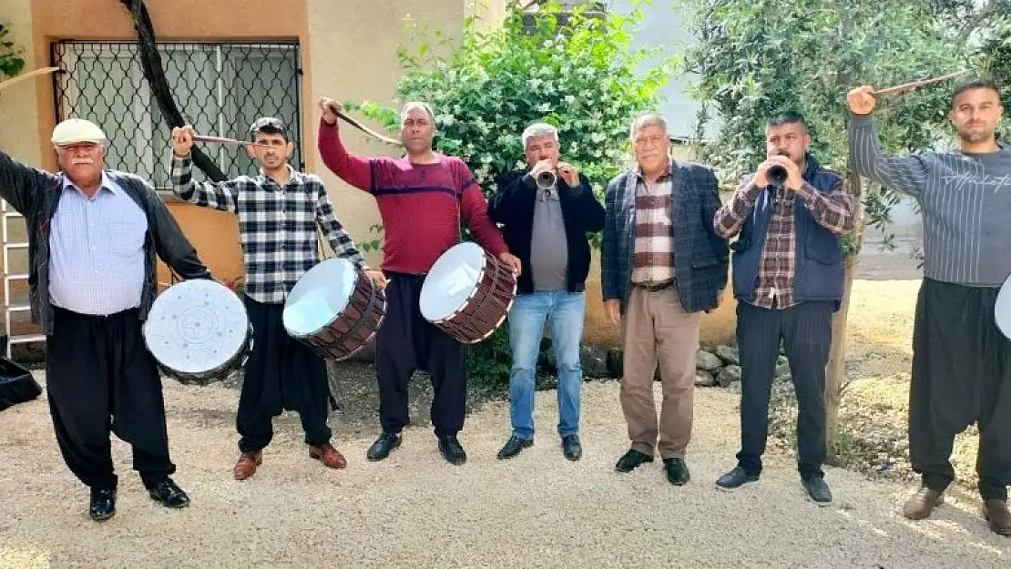 Zurnacının meslektaşlarından düğünlerde atılan silahlara tepki