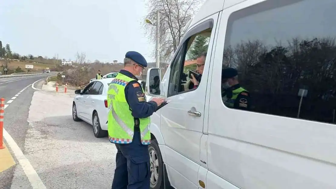 Yük ve yolcu taşıyan araçlar denetlendi