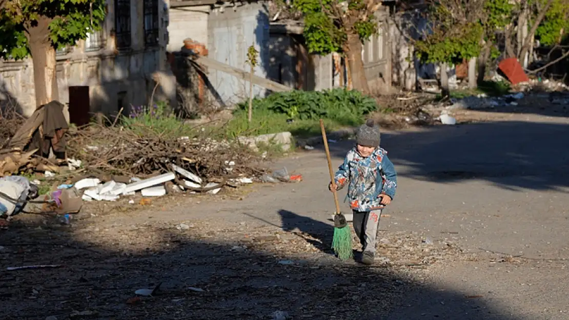 Ukrayna: Rusya'nın saldırılarında 225 çocuk öldü