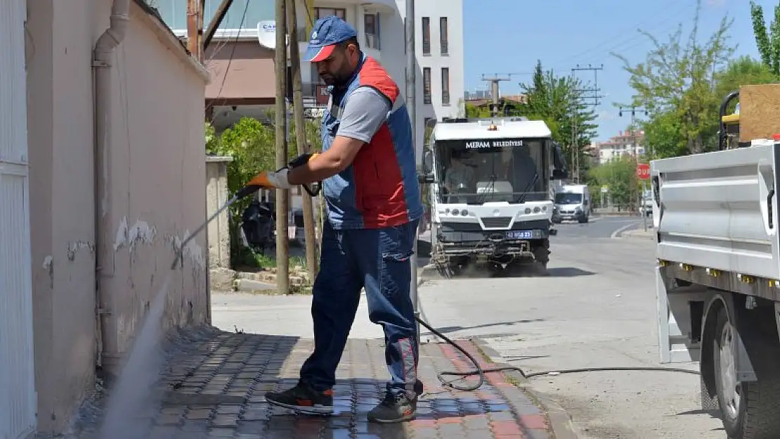 Meram'ın cadde ve sokaklarında bahar temizliği yapılıyor