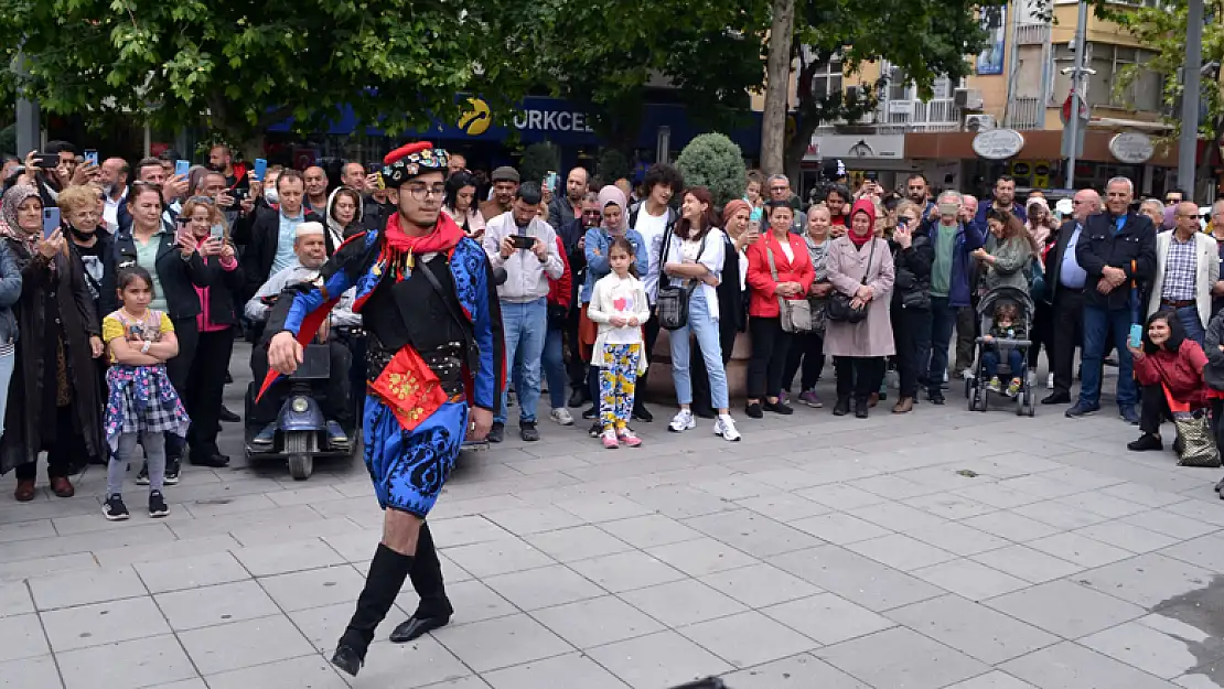 Eğitim-İş'in gençlik konserine ilgi yoğundu