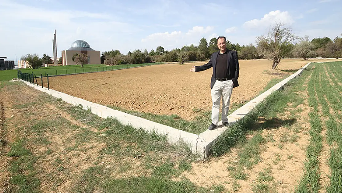 Konya'da çiftçinin tarlasını çevirdiği tel örgüler çalındı