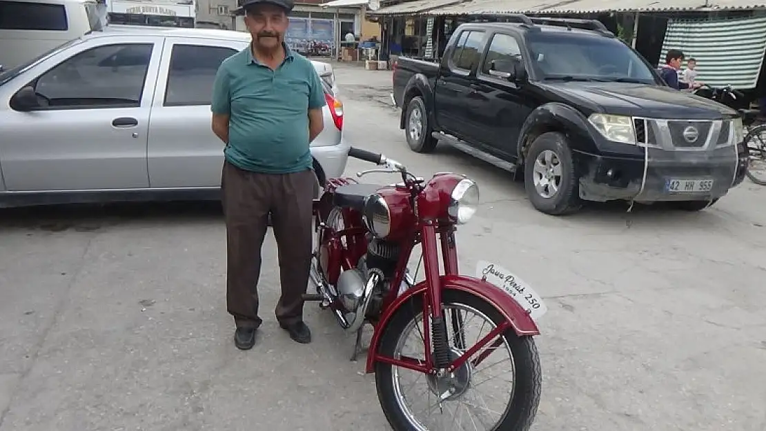 Konya'da 68 yıllık motosikletine gözü gibi bakıyor