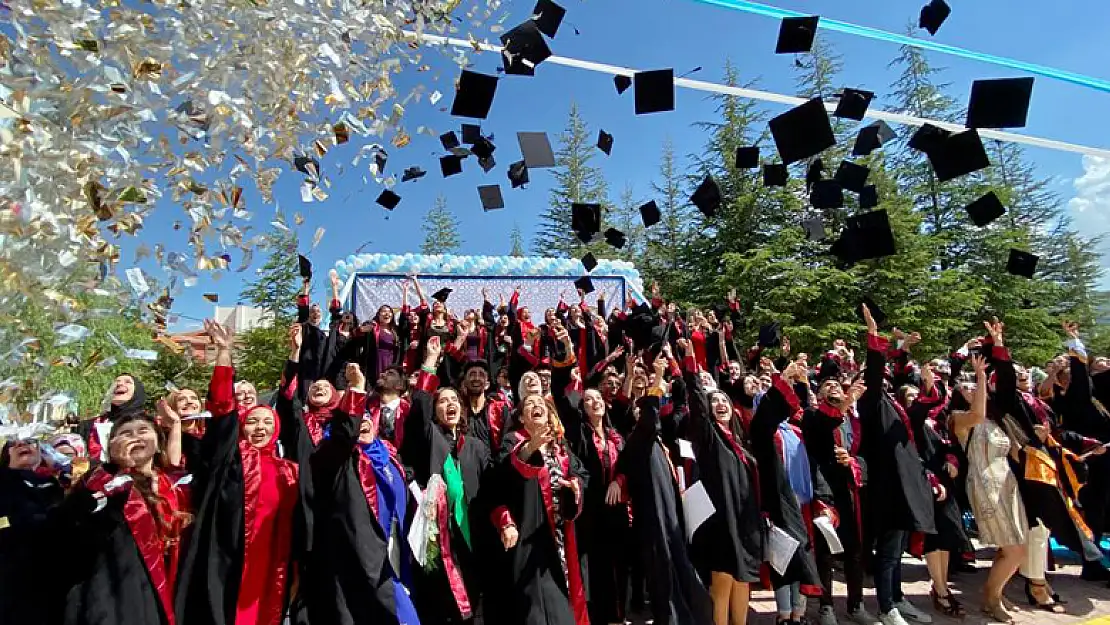 Bozkır MYO'da mezuniyet heyecanı yaşandı