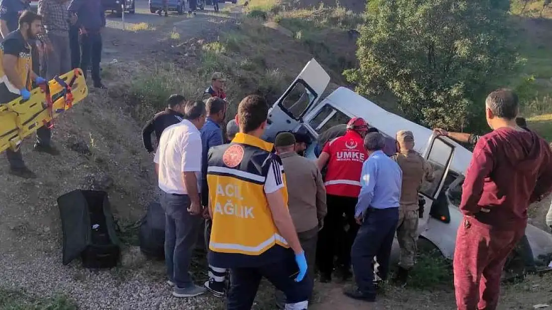 İşçileri taşıyan minibüs uçuruma yuvarlandı: 4 ölü, 6 yaralı