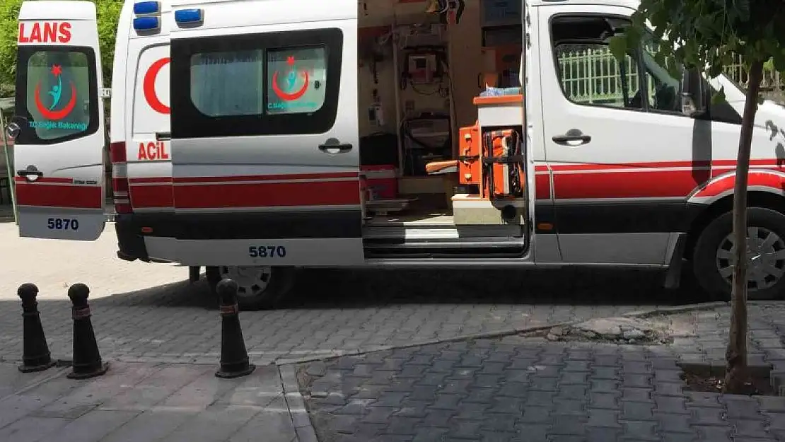 Konya'da kontrolden çıkan otomobil takla  attı: 2 yaralı