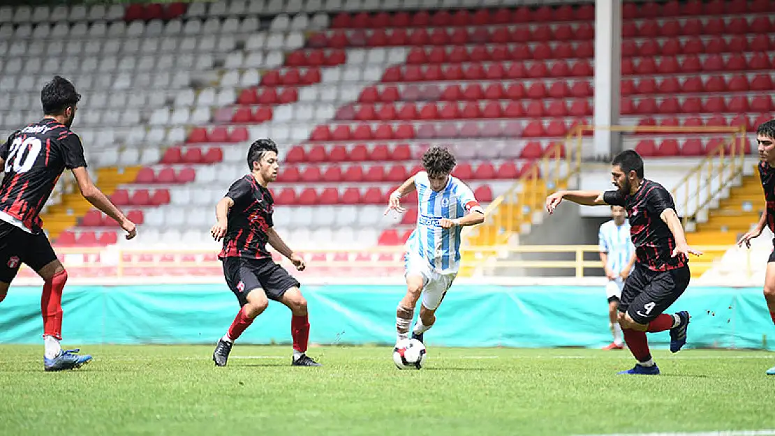 Selçuklu Belediyespor U18 futbol takımından  tarihi başarı