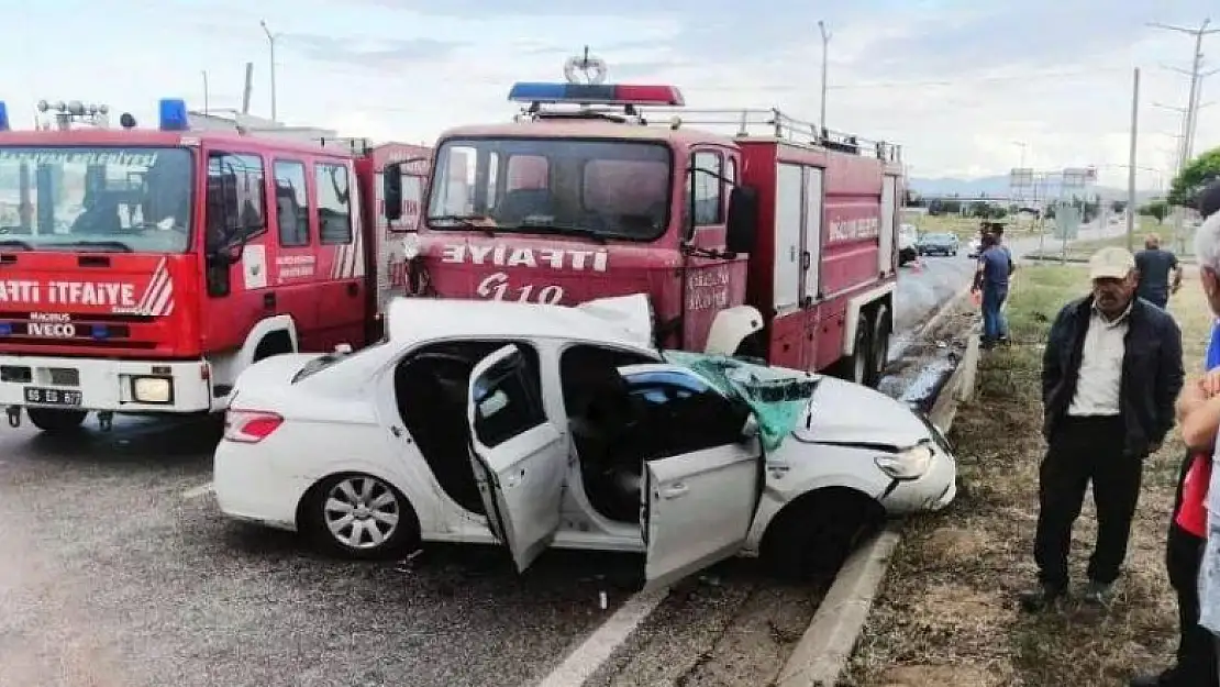 İtfaiye aracı ile otomobilin çarpışması sonucu 3 kişi öldü