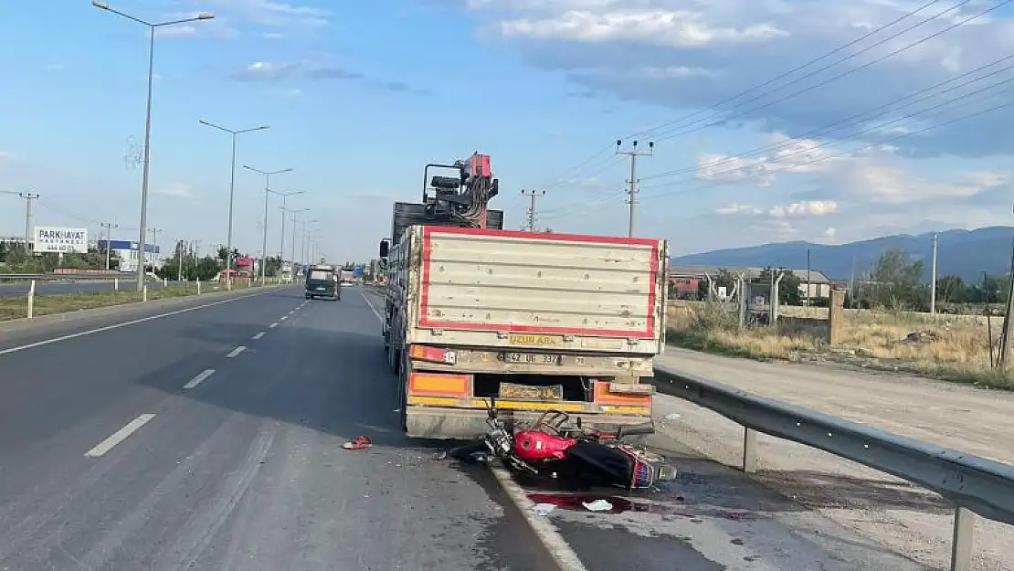 Konya'da tıra çarpan motosikletin sürücüsü yaralandı